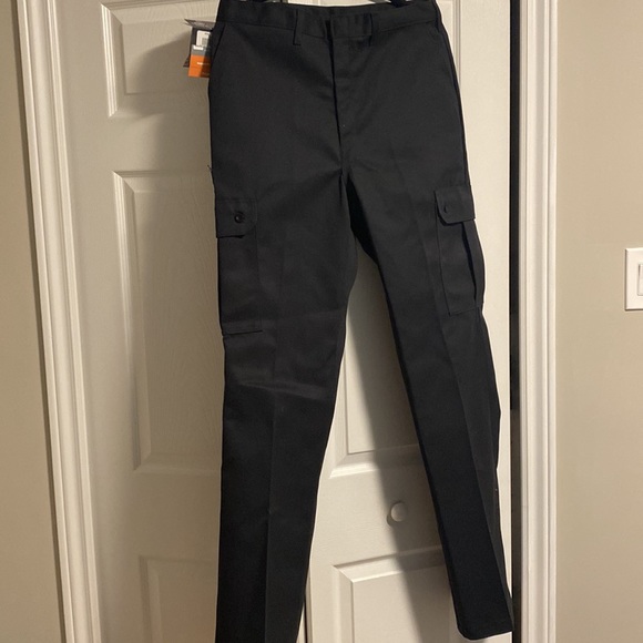 New with tags Dakota cargo work pants. - Picture 2 of 6